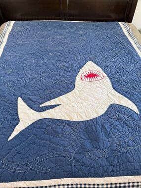 POTTERY BARN KIDS GREAT WHITE SHARK W/ SKULLS/FISH COMFORTER  FULL/QUEEN GINGHAM